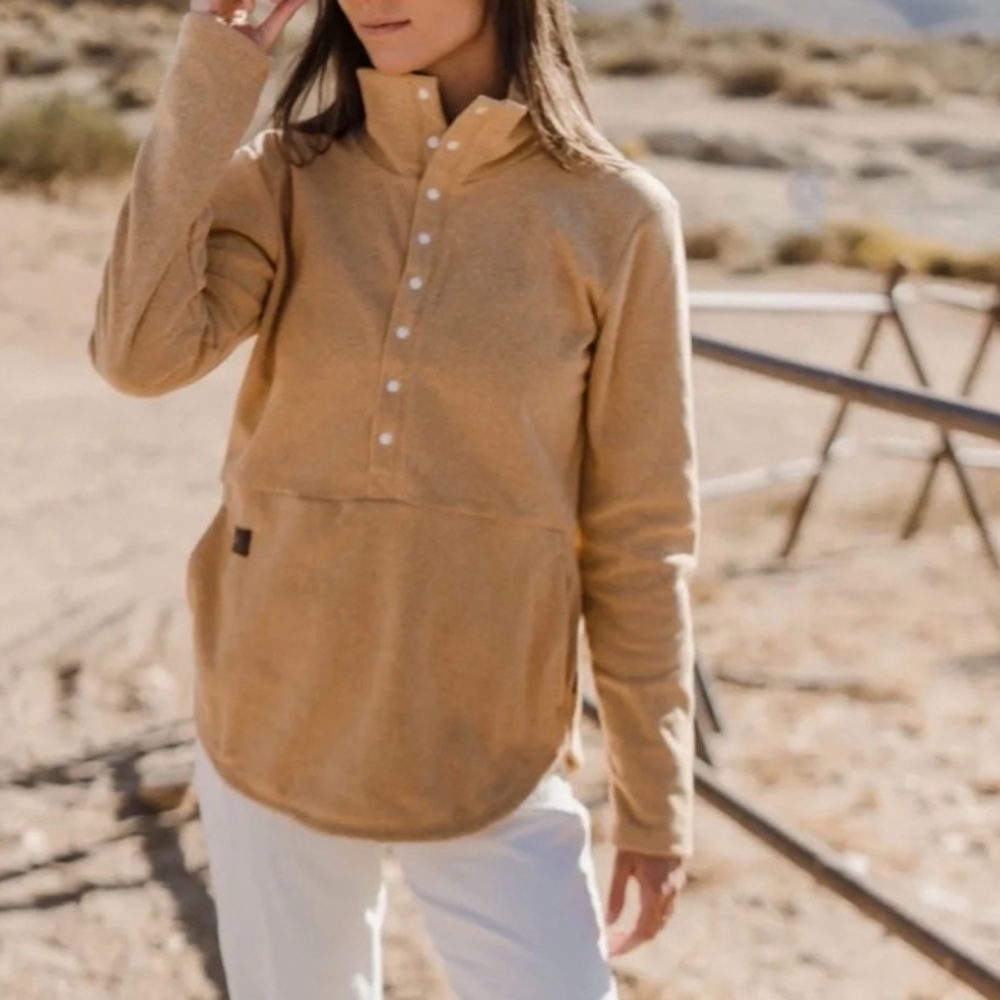DESO Supply Co. For Title Nine Genevieve Snap Front Fleece Pullover in Camel
